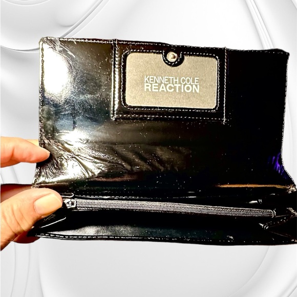 kenneth Cole womens wallet. - Picture 3 of 7
